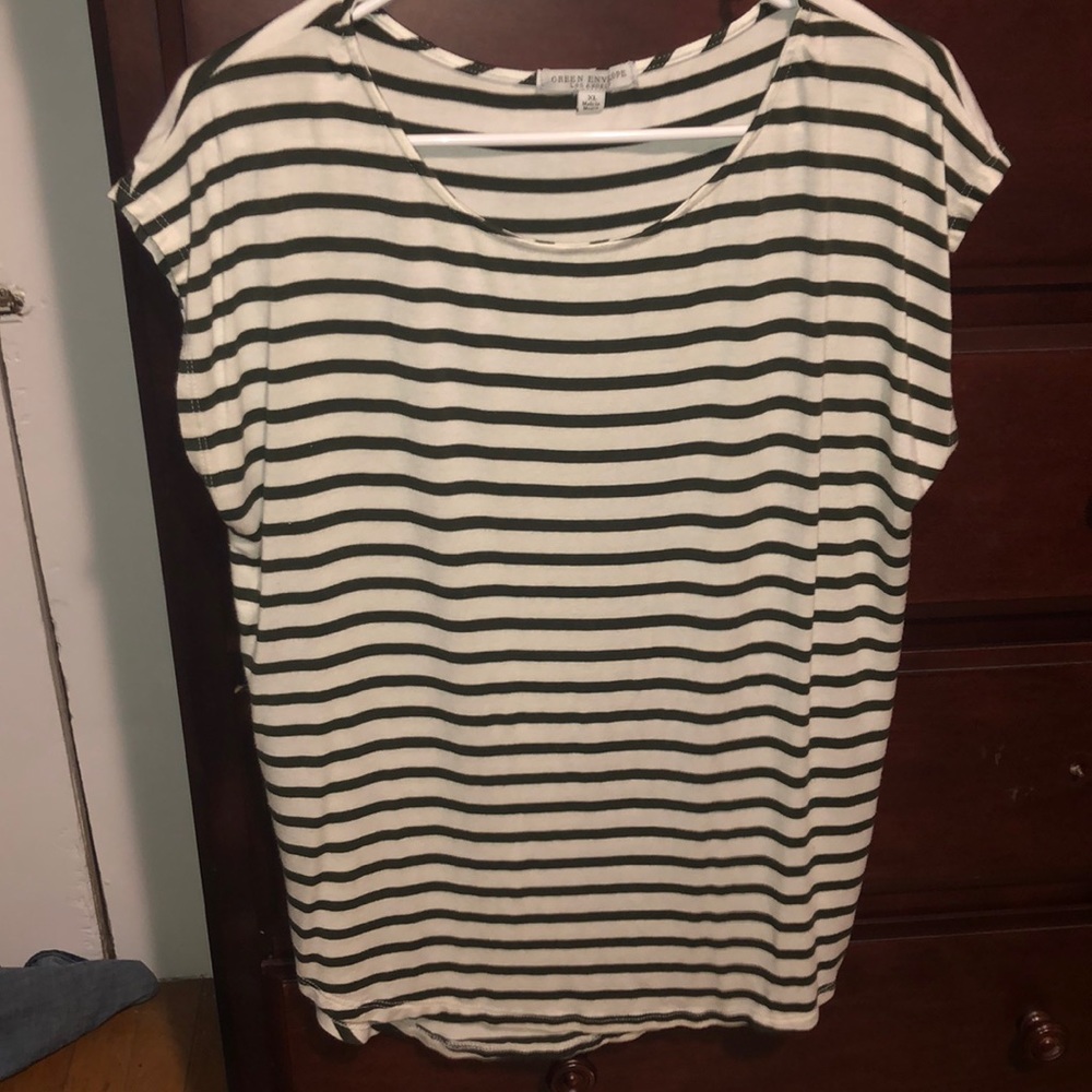 🟣White and green stripe shirt